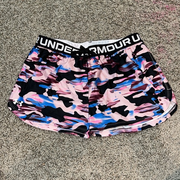 Girls Play Up Under Armour Printed Shorts (XL) - Picture 4 of 8